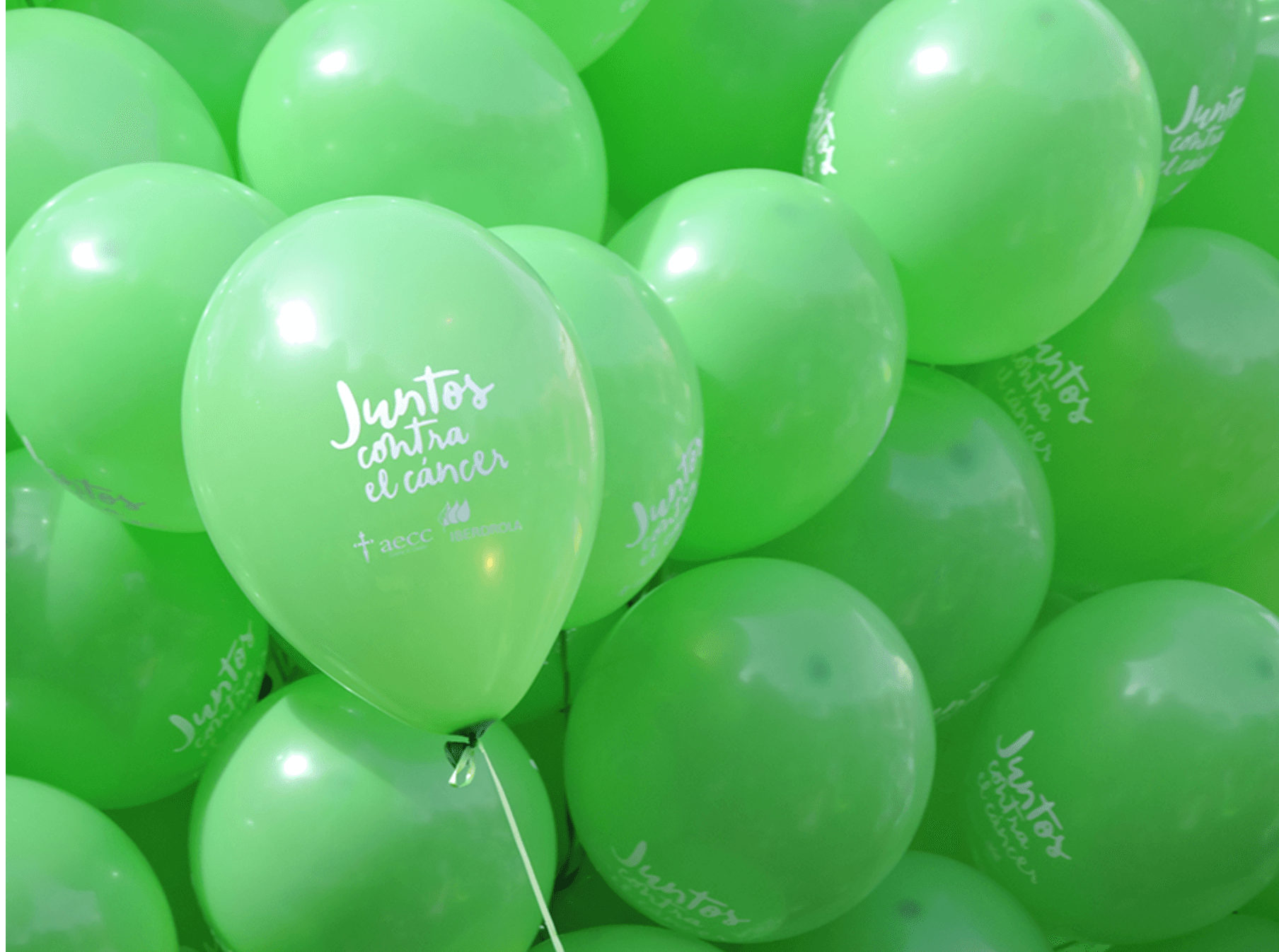 globos verdes de Juntos contra el cáncer